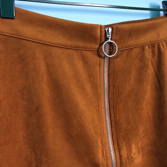 🆕 Guess Suede Skirt - Picture 2 of 3